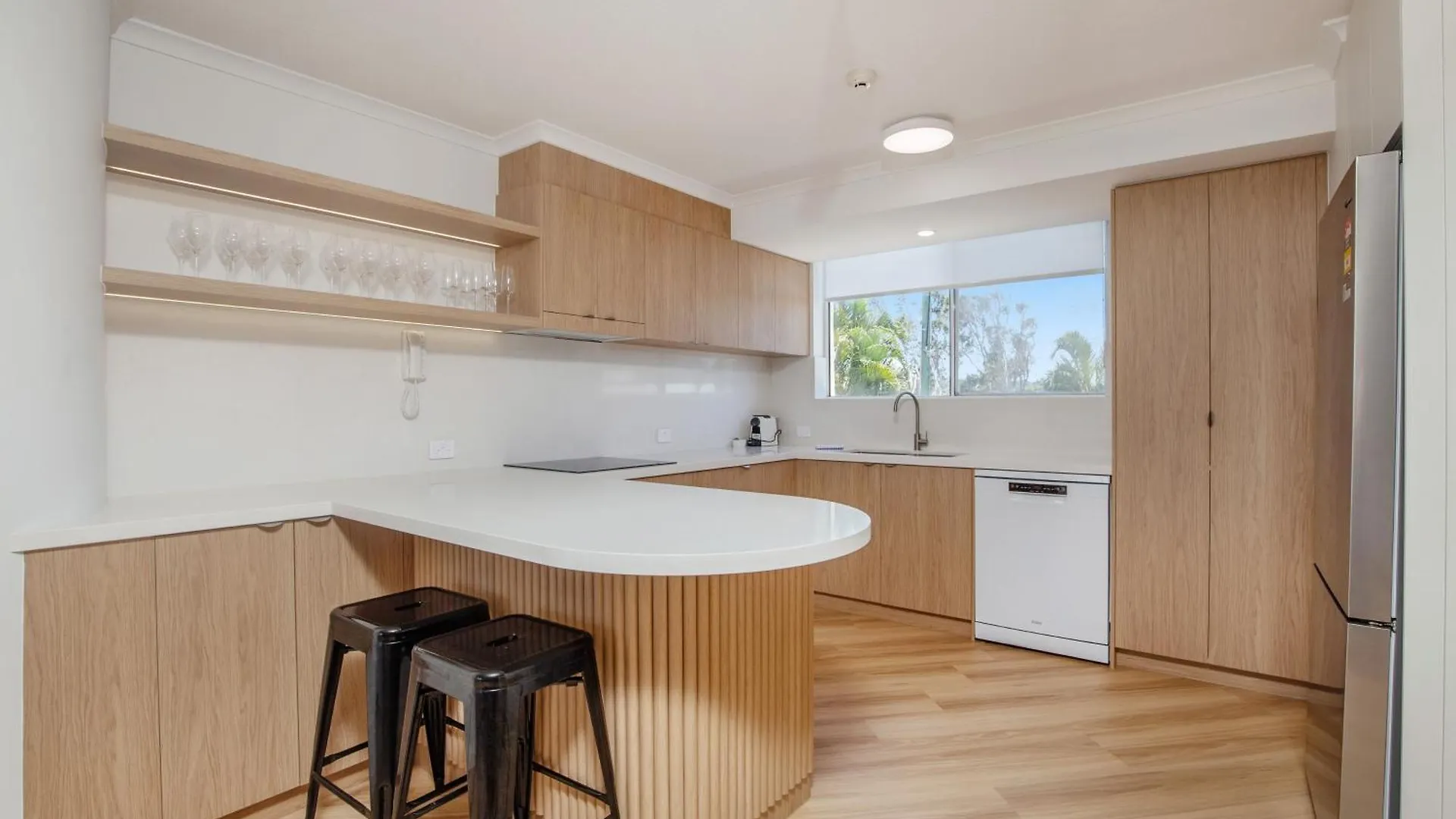 Crystal Beachfront Apartments Gold Coast 3*,  Australia