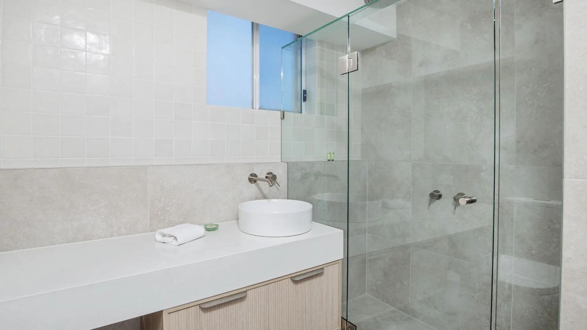 *** Aparthotel Crystal Beachfront Apartments Gold Coast Australia