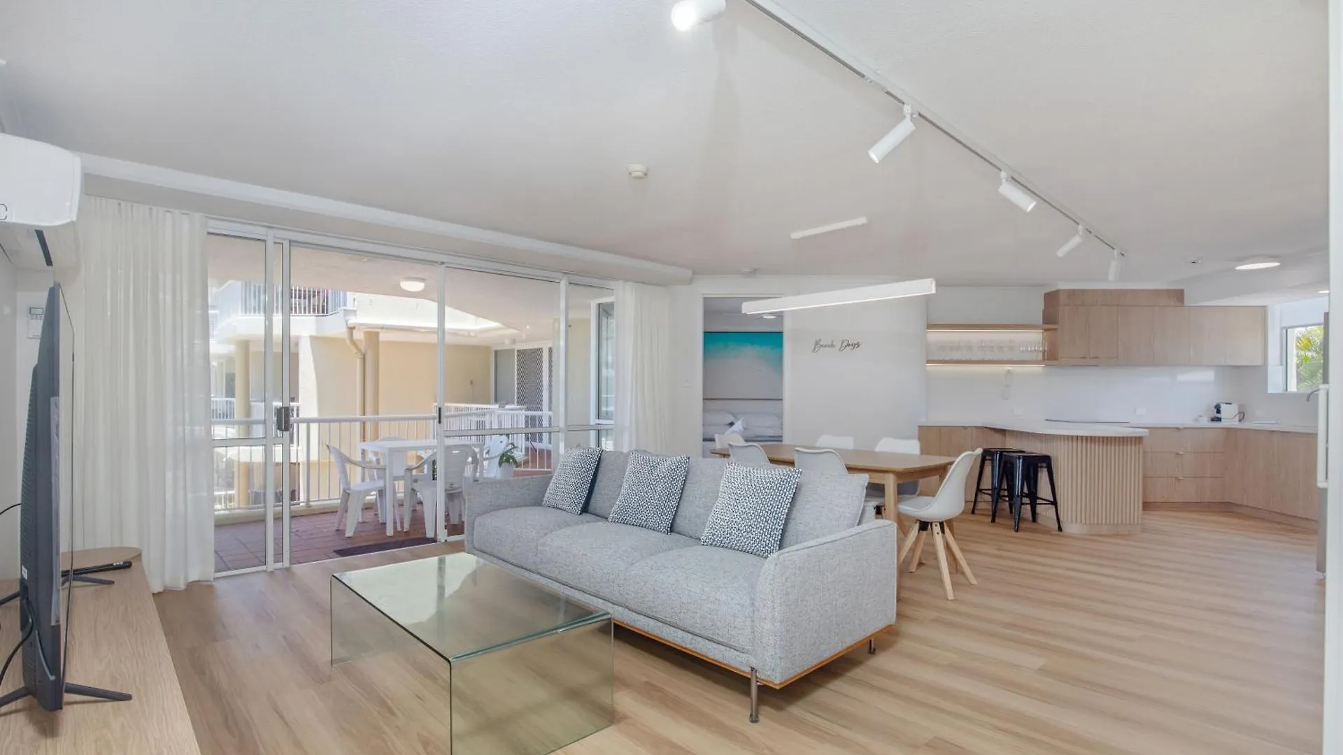Aparthotel Crystal Beachfront Apartments Gold Coast