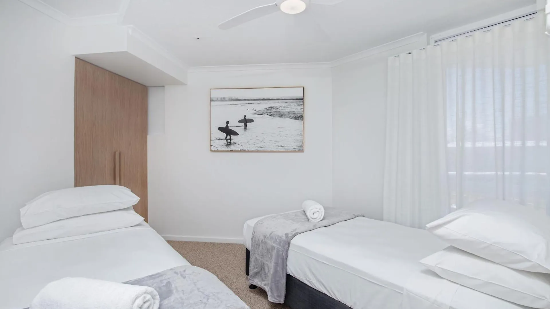 *** Aparthotel Crystal Beachfront Apartments Gold Coast Australia