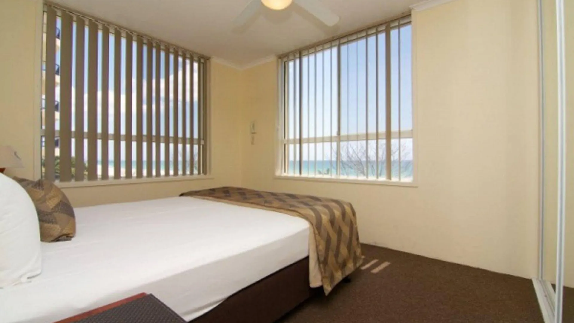 Crystal Beachfront Apartments Gold Coast 3*,