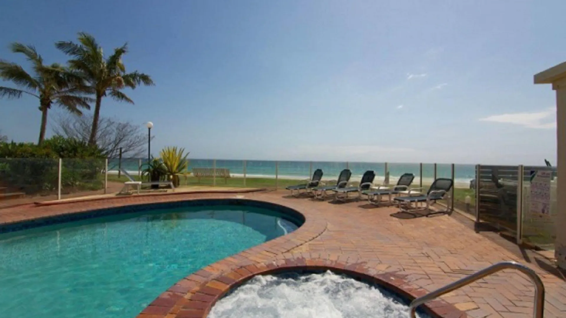 Crystal Beachfront Apartments Gold Coast 3*,  Australia