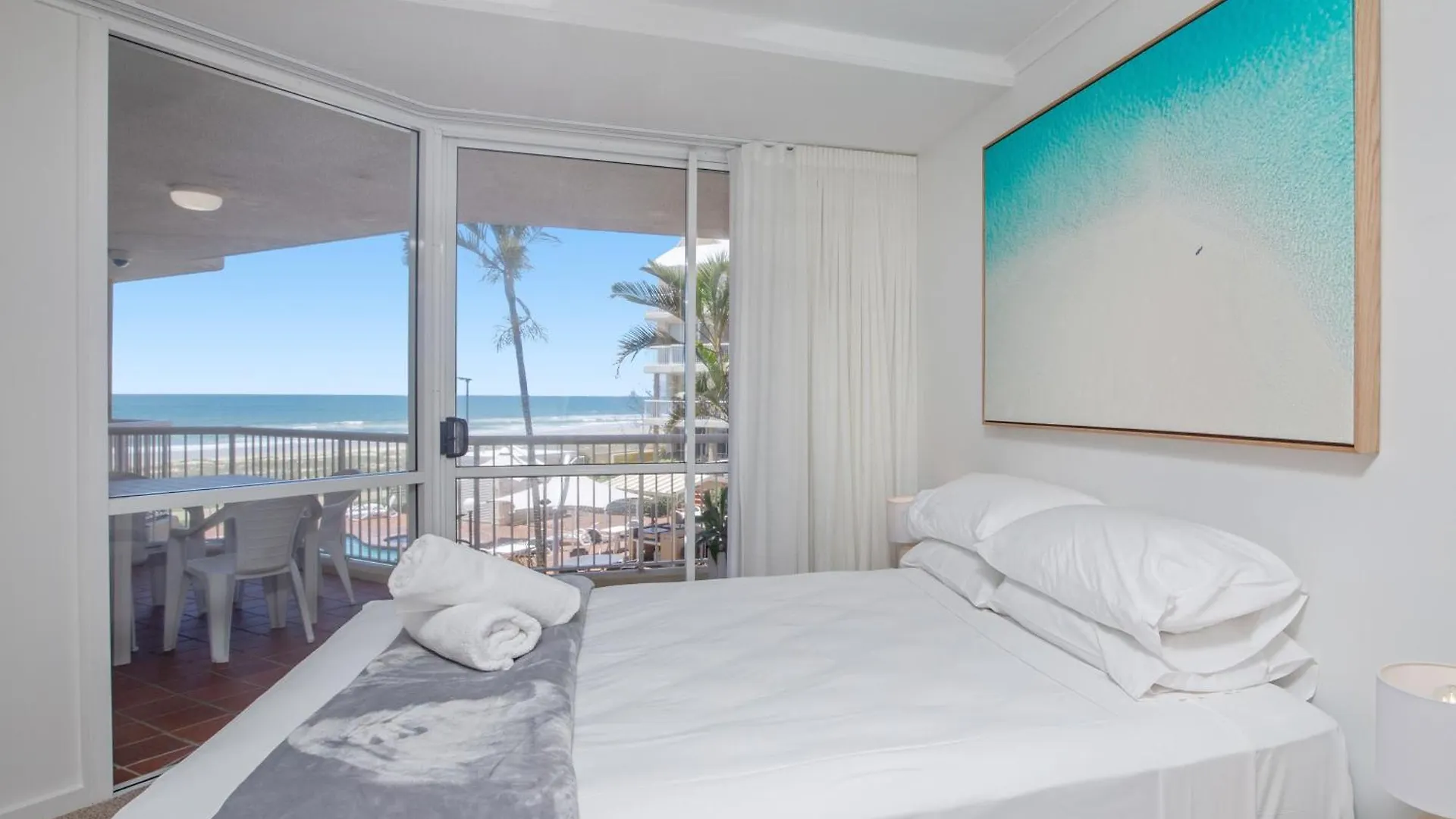 Apartahotel Crystal Beachfront Apartments Gold Coast