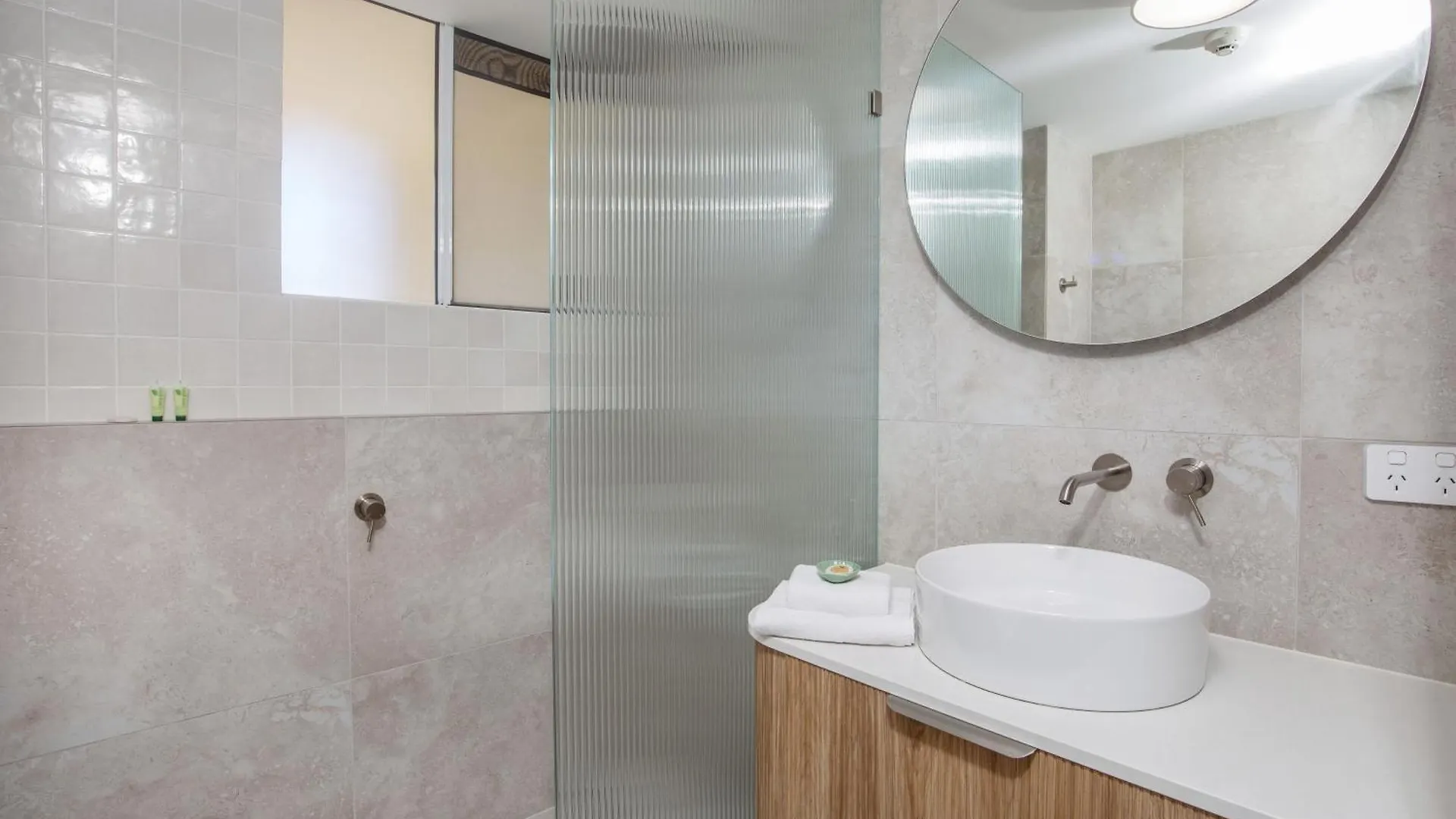 Apartahotel Crystal Beachfront Apartments Gold Coast