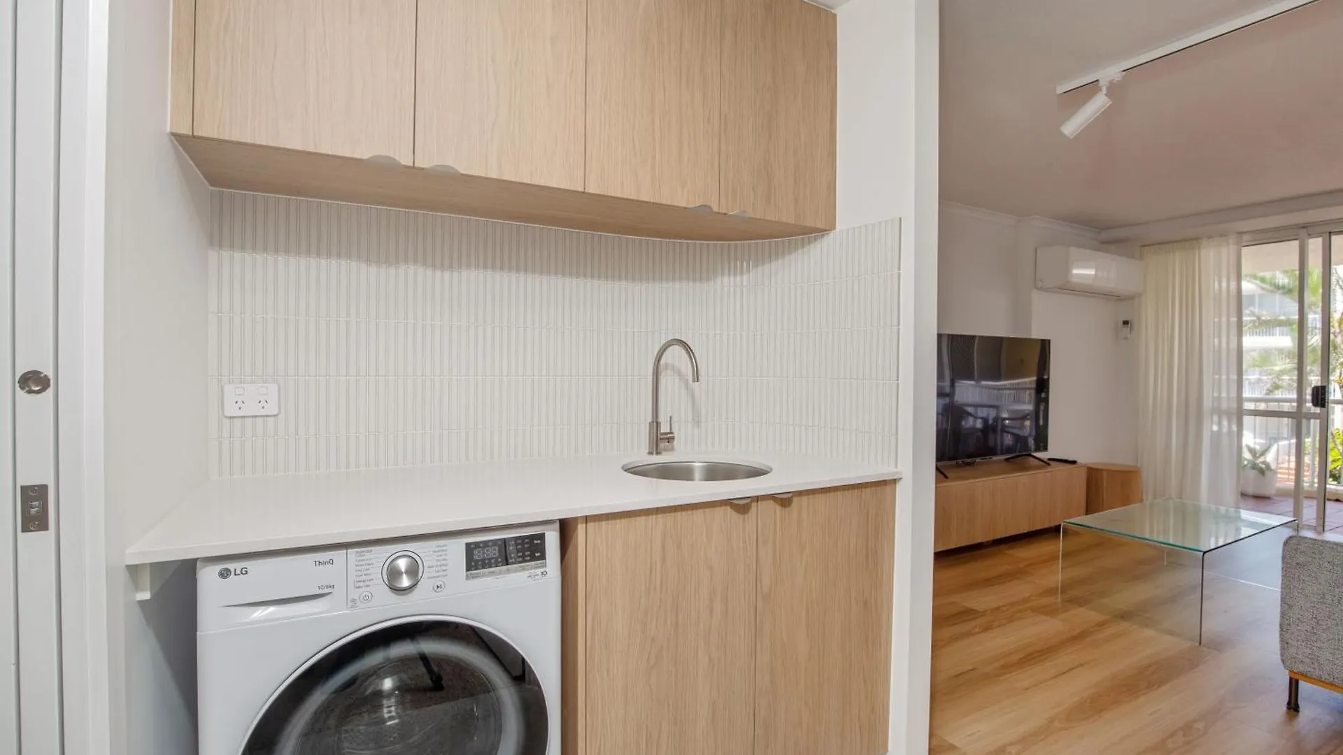 Apartahotel Crystal Beachfront Apartments Gold Coast