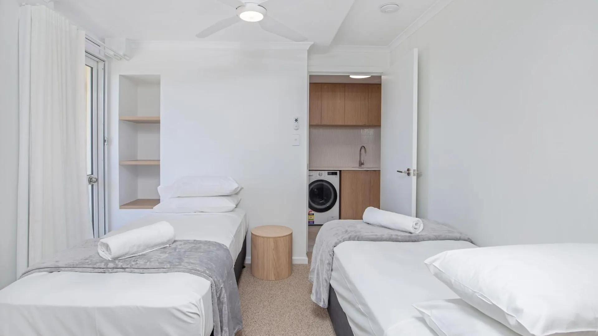 Crystal Beachfront Apartments Gold Coast Apartahotel