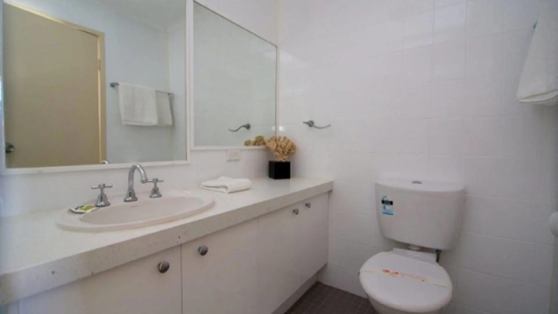 Apartahotel Crystal Beachfront Apartments Gold Coast
