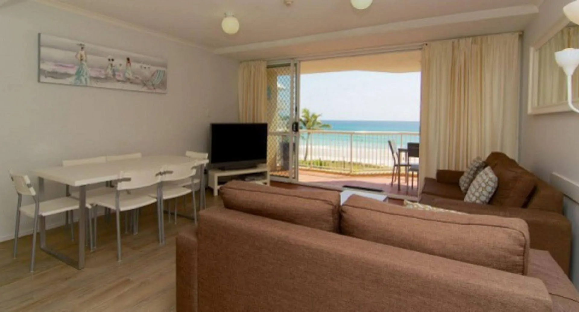 Apartahotel Crystal Beachfront Apartments Gold Coast